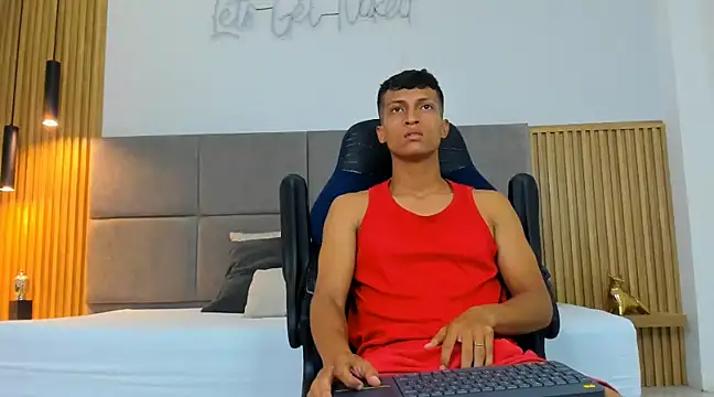 Snapshot of wolf_james123 chatting on February 5, 3:02 am wolf james123 online show from February 5, 3:02 am