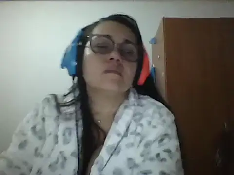 Snapshot of gaby0075 chatting on December 10, 12:17 am gaby0075 online show from December 10, 12:17 am