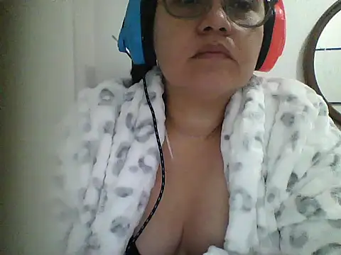 Snapshot of gaby0075 chatting on December 11, 9:23 pm gaby0075 online show from December 11, 9:23 pm