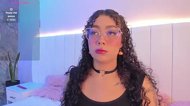 antonelllepiercee online show from March 29, 11:10 am