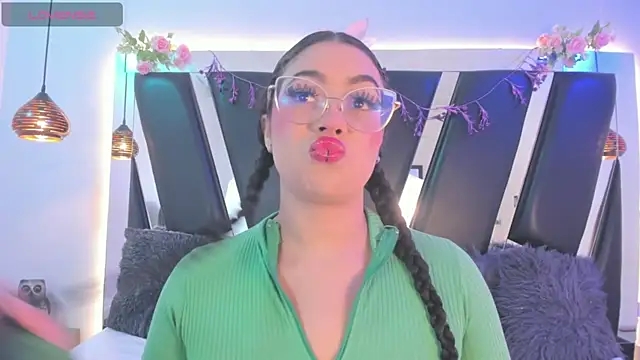 Snapshot of antonelllepiercee chatting on July 3, 11:27 am antonelllepiercee online show from July 3, 11:27 am