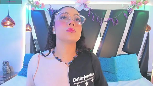 Snapshot of antonelllepiercee chatting on July 10, 11:13 am antonelllepiercee online show from July 10, 11:13 am