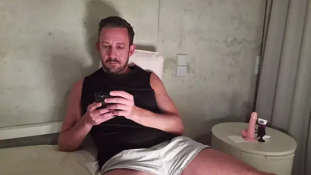 Snapshot of Alex_cut chatting on June 14, 10:56 pm Alex cut online show from June 14, 10:56 pm