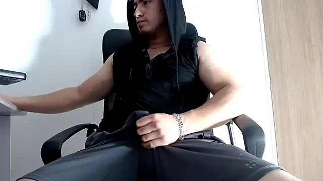 Snapshot of dragon1006 chatting on February 23, 4:46 pm dragon1006 online show from February 23, 4:46 pm