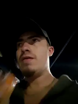 Snapshot of dragon1006 chatting on October 15, 2:01 am dragon1006 online show from October 15, 2:01 am