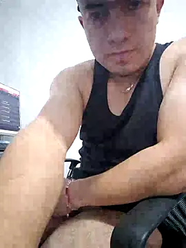 Snapshot of dragon1006 chatting on May 1, 5:45 am dragon1006 online show from May 1, 5:45 am