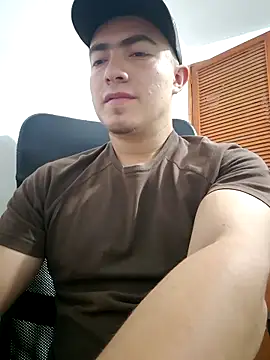 Snapshot of dragon1006 chatting on May 2, 1:32 am dragon1006 online show from May 2, 1:32 am