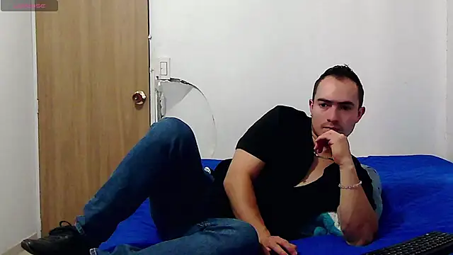 Snapshot of dragon1006 chatting on May 18, 9:20 pm dragon1006 online show from May 18, 9:20 pm