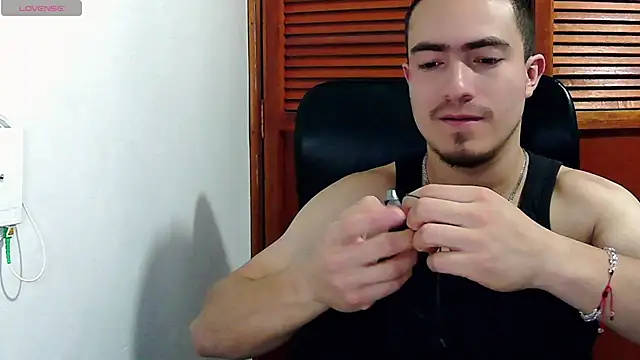Snapshot of dragon1006 chatting on May 19, 3:35 am dragon1006 online show from May 19, 3:35 am