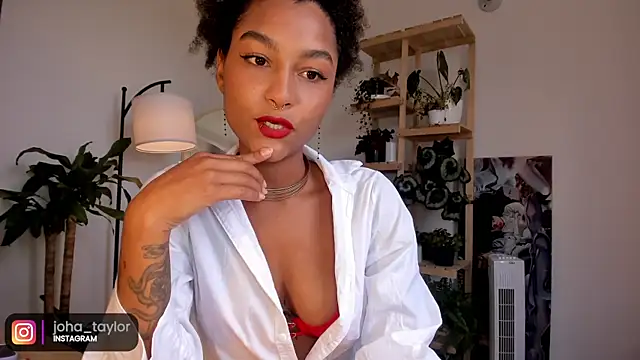 Snapshot of Johaphyton chatting on March 8, 8:35 pm Johaphyton online show from March 8, 8:35 pm