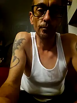 Snapshot of Pumpndeep chatting on June 4, 8:20 am Pumpndeep online show from June 4, 8:20 am