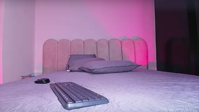 mia stanfort online show from November 28, 7:16 pm