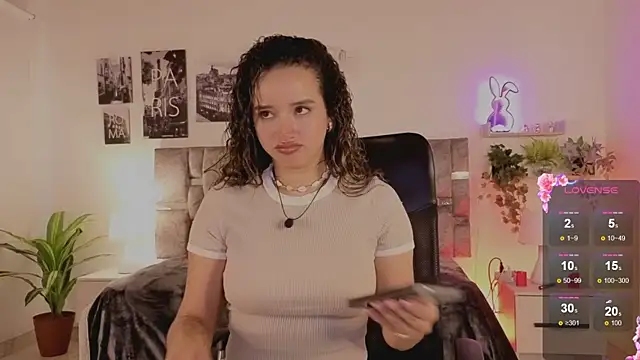 Snapshot of emilyrouxe chatting on July 17, 3:07 pm emilyrouxe online show from July 17, 3:07 pm