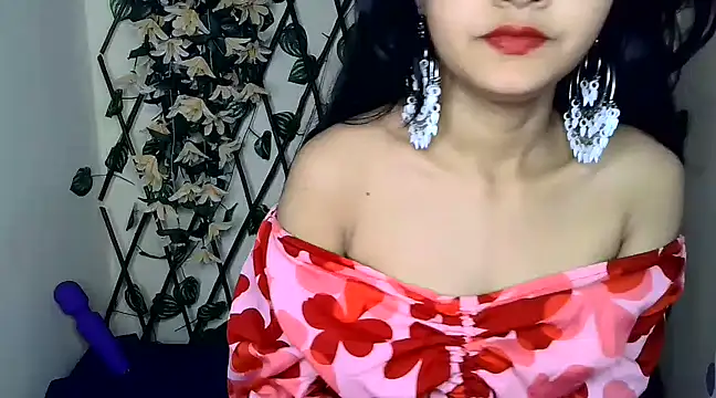 SUZY FROMUS online show from February 15, 7:17 pm