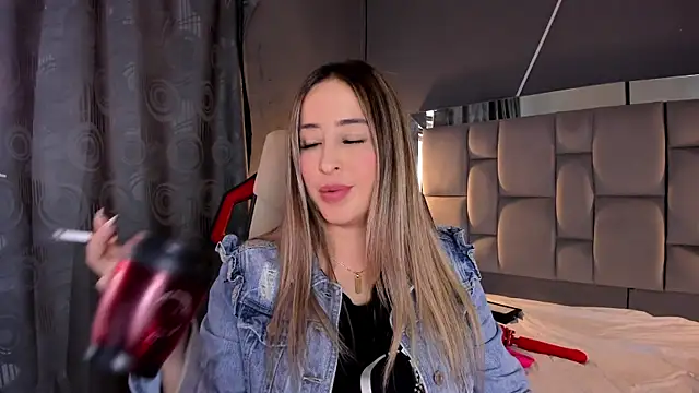 Snapshot of AliceSteel12 chatting on March 4, 1:06 pm AliceSteel12 online show from March 4, 1:06 pm