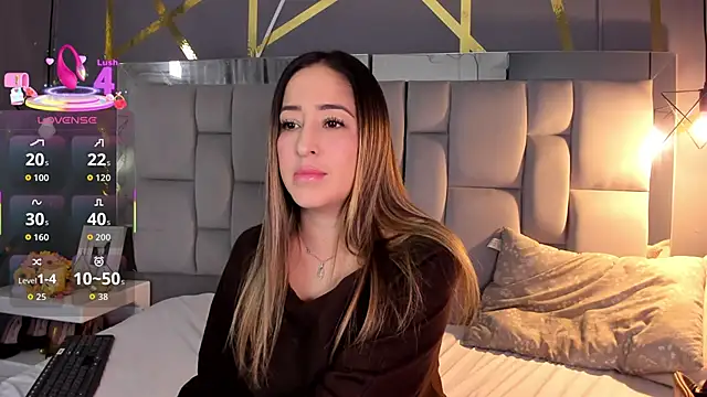 Snapshot of AliceSteel12 chatting on September 21, 10:33 pm AliceSteel12 online show from September 21, 10:33 pm