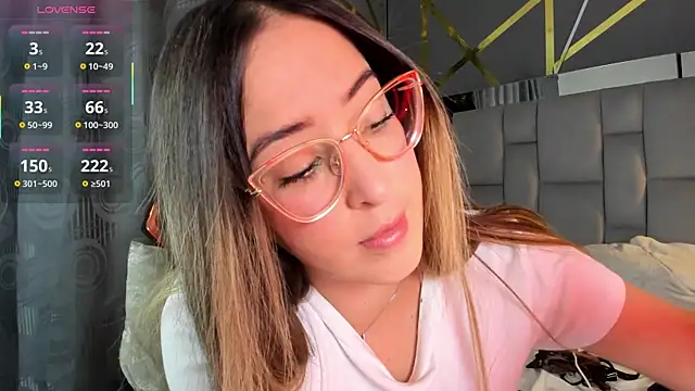 Snapshot of AliceSteel12 chatting on October 10, 11:04 pm AliceSteel12 online show from October 10, 11:04 pm