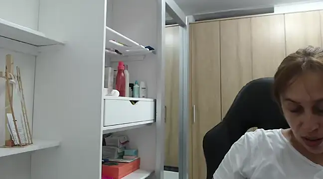 Snapshot of RoxanaLove9 chatting on January 11, 12:55 am RoxanaLove9 online show from January 11, 12:55 am