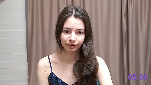 Snapshot of sweet_sweet_angel chatting on May 5, 9:28 am sweet sweet angel online show from May 5, 9:28 am