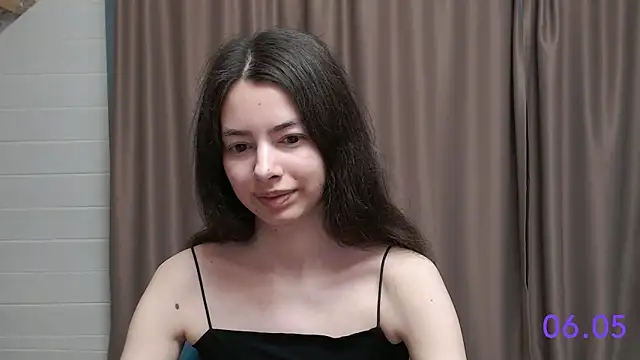 Snapshot of sweet_sweet_angel chatting on May 6, 9:25 am sweet sweet angel online show from May 6, 9:25 am