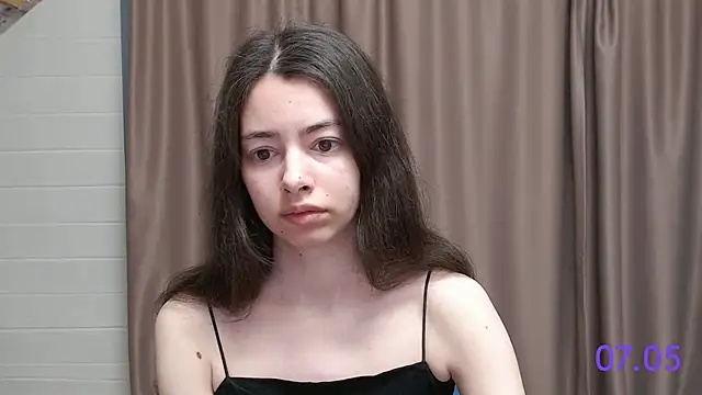 Snapshot of sweet_sweet_angel chatting on May 7, 9:25 am sweet sweet angel online show from May 7, 9:25 am