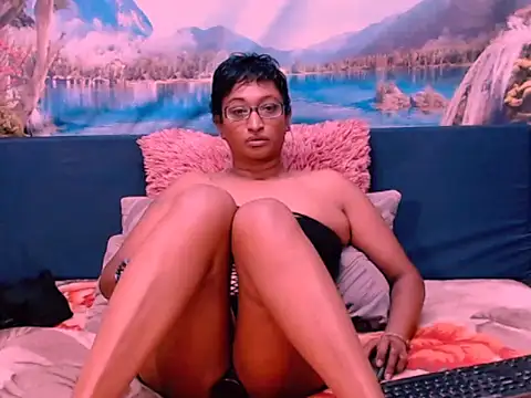 Snapshot of indianspicey chatting on January 15, 7:44 pm indianspicey online show from January 15, 7:44 pm