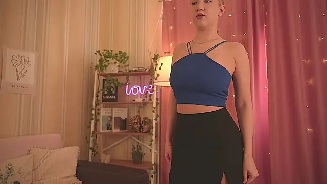 Snapshot of ms_evasweet chatting on June 1, 12:18 pm ms evasweet online show from June 1, 12:18 pm