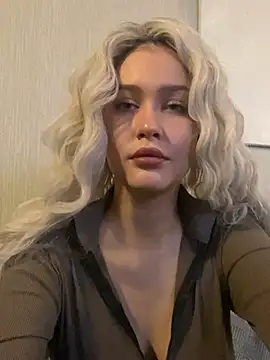 KikiWatson online show from January 18, 8:10 am