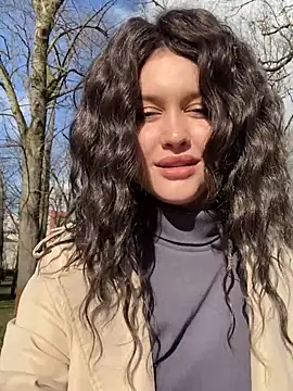 KikiWatson online show from February 5, 8:00 am