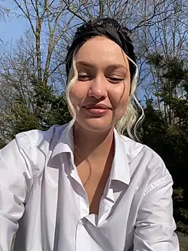 KikiWatson online show from March 10, 7:10 am