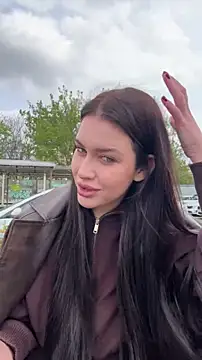 KikiWatson online show from April 19, 8:46 am