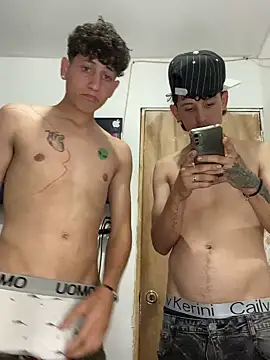 Snapshot of LatinBoysxxx chatting on January 21, 1:08 am LatinBoysxxx online show from January 21, 1:08 am