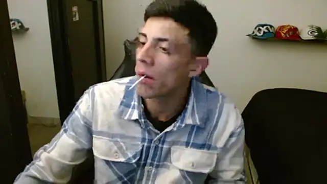 Snapshot of kv___xxx_ chatting on December 14, 2:17 am kv xxx online show from December 14, 2:17 am