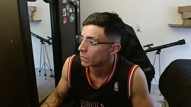 kv   xxx  online show from April 11, 7:51 pm