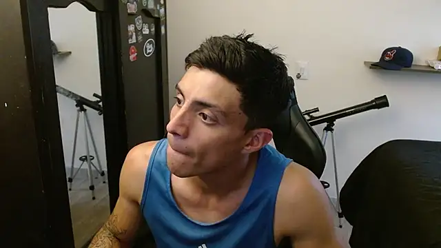 Snapshot of kv___xxx_ chatting on May 2, 5:07 pm kv xxx online show from May 2, 5:07 pm