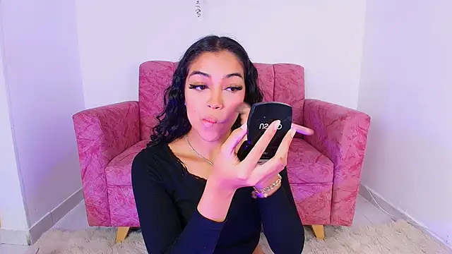 Snapshot of Sara_Jhonson chatting on September 11, 11:05 pm Sara Jhonson online show from September 11, 11:05 pm