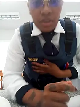 Snapshot of Cinnamon-Skin chatting on December 24, 7:44 pm Cinnamon-Skin online show from December 24, 7:44 pm