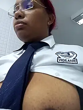 Snapshot of Cinnamon-Skin chatting on December 31, 7:10 am Cinnamon-Skin online show from December 31, 7:10 am