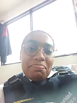 Snapshot of Cinnamon-Skin chatting on January 3, 9:15 pm Cinnamon-Skin online show from January 3, 9:15 pm