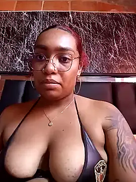 Snapshot of Cinnamon-Skin chatting on January 21, 8:54 pm Cinnamon-Skin online show from January 21, 8:54 pm