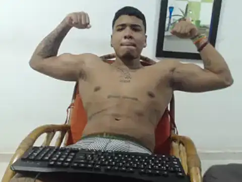 Snapshot of camiloacosta321 chatting on December 5, 6:32 am camiloacosta321 online show from December 5, 6:32 am