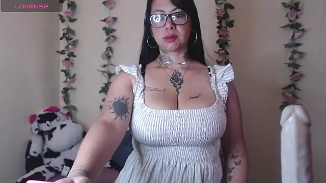 Snapshot of Saloome- chatting on May 9, 9:31 pm Saloome- online show from May 9, 9:31 pm