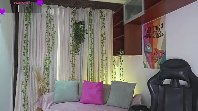 HannaRhodes online show from February 5, 1:49 pm