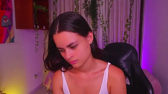 HannaRhodes online show from March 9, 2:43 pm