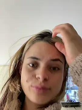 HannaRhodes online show from July 12, 1:35 pm