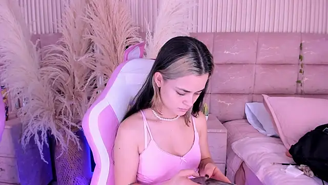 HannaRhodes online show from July 17, 3:18 pm