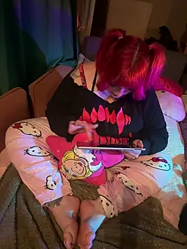 Snapshot of puffpixiee chatting on December 29, 6:27 pm puffpixiee online show from December 29, 6:27 pm