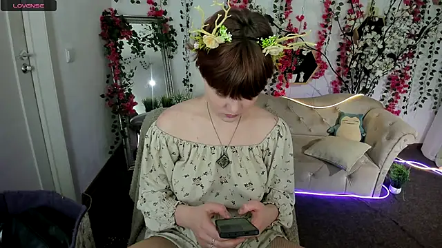 DreamyLuna online show from November 8, 8:40 pm