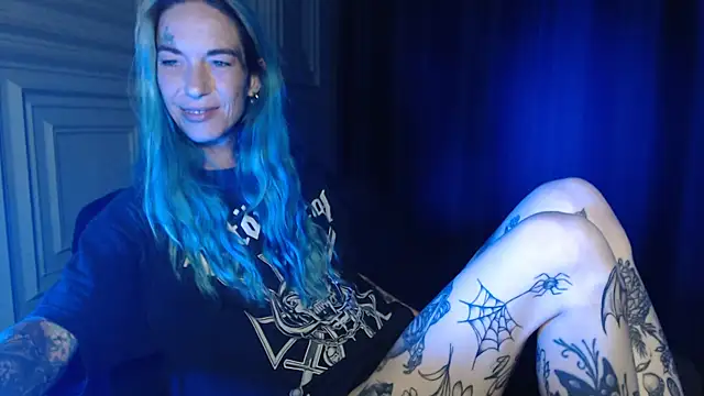 Snapshot of RavenryderUK chatting on June 3, 9:09 pm RavenryderUK online show from June 3, 9:09 pm