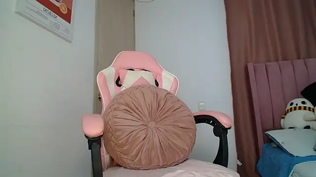 emmily forev3r online show from March 26, 6:57 pm